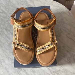 Womens sandals size 7